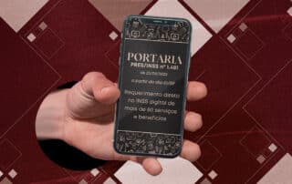 Ilustrando a capa da matéria - PORTARIA PRES/INSS Nº 1.481, DE 22.08.2022 – temos a fotografia de uma mão saindo de dentro da imagem, por meio de um buraco. A mão está segurando um smartphone e nele temos o texto - PORTARIA PRES/INSS nº 1.481 de 22/08/2022 a partir do dia 01/09. Requerimento direto no INSS digital de mais de 80 serviços e benefícios.